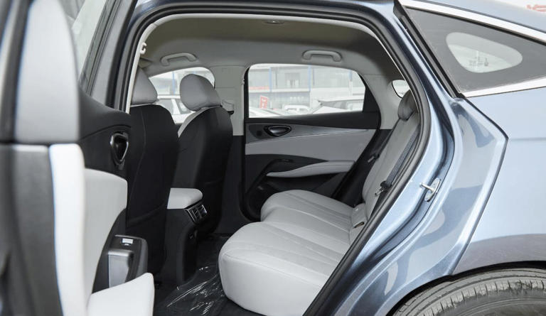 新款海豹06DM降到9.68万起，续航反而提升，比秦L更适合家庭？