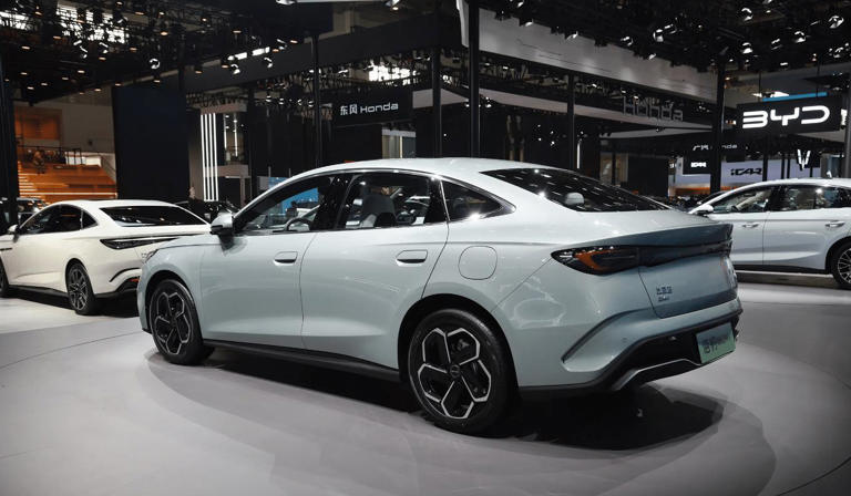 新款海豹06DM降到9.68万起，续航反而提升，比秦L更适合家庭？