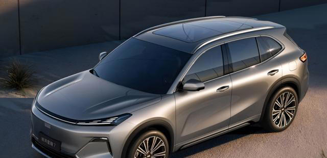 吉利银河星舰7升级上市，纯电续航最高达200公里