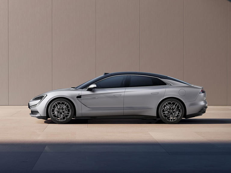 仰望U762.8万起，配四电机加速仅2.9秒！