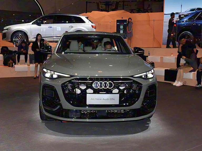 全新一代奥迪Q5L内饰亮相2025广州车展