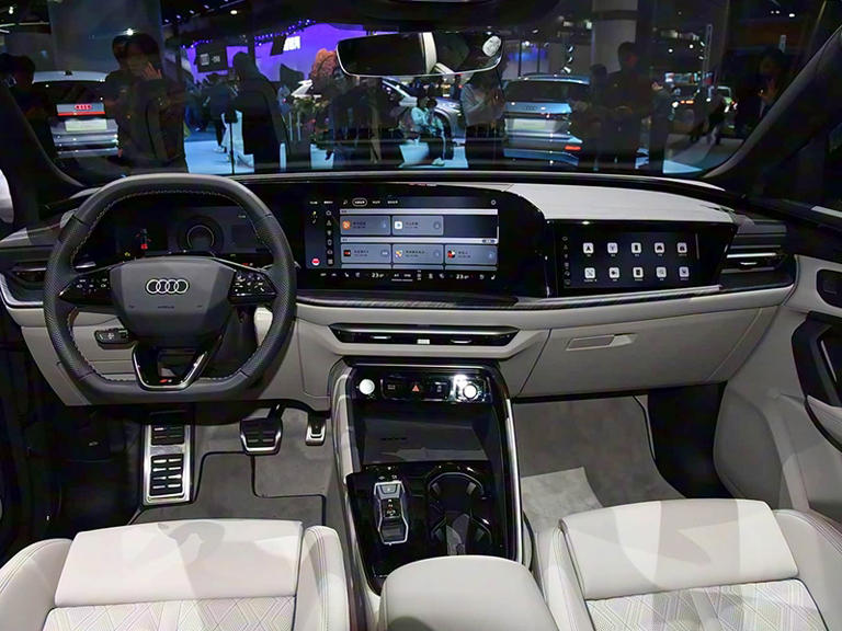 全新一代奥迪Q5L内饰亮相2025广州车展