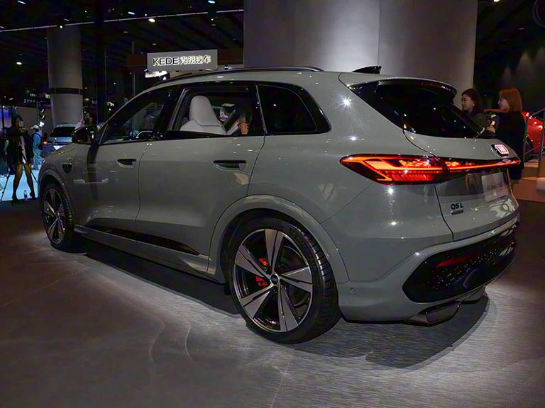 全新一代奥迪Q5L内饰亮相2025广州车展