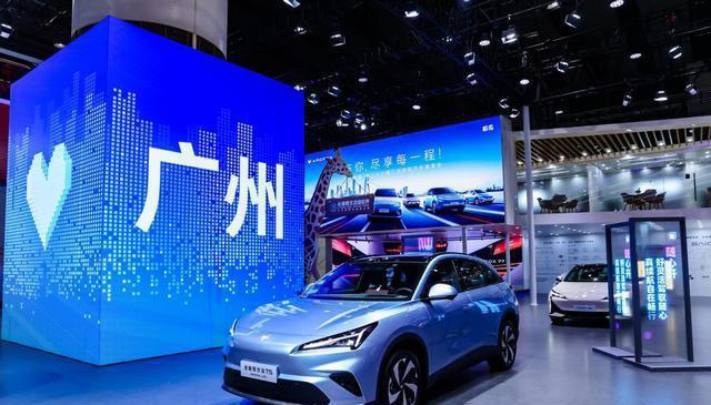 破局12万级SUV市场！极狐全新阿尔法T5凭实力加冕“卷王”