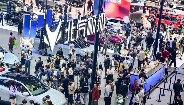 破局12万级SUV市场！极狐全新阿尔法T5凭实力加冕“卷王”