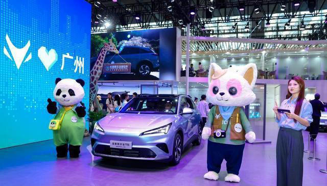 破局12万级SUV市场！极狐全新阿尔法T5凭实力加冕“卷王”