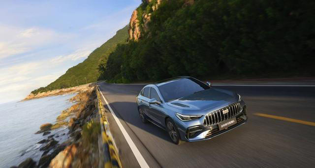 吉利银河星耀6上市6.88万元起，搭载全新一代雷神AI电混2.0