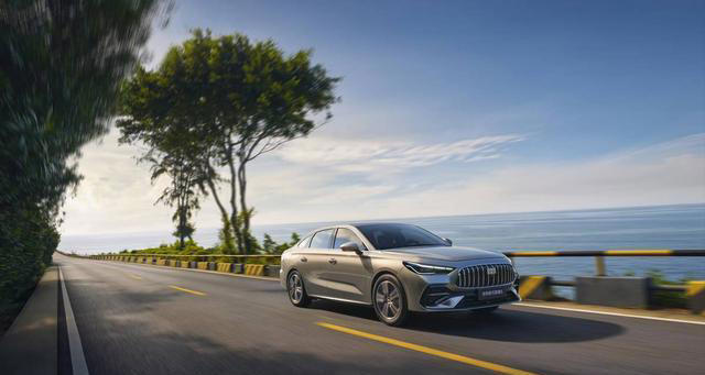 吉利银河星耀6上市6.88万元起，搭载全新一代雷神AI电混2.0