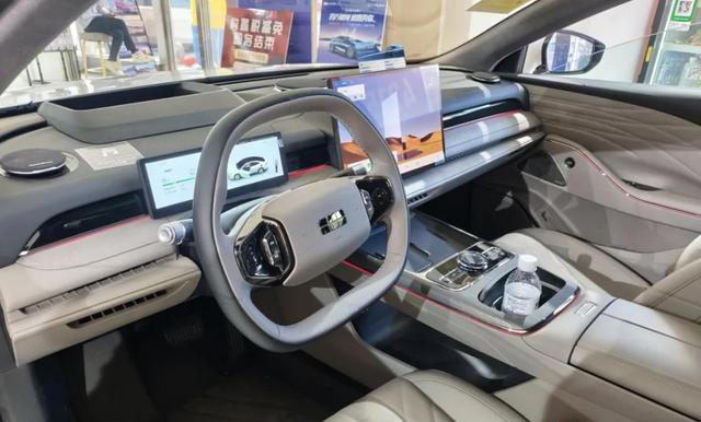 吉利版帕拉梅拉火了！5米车长，3米轴距，30天卖了10191辆