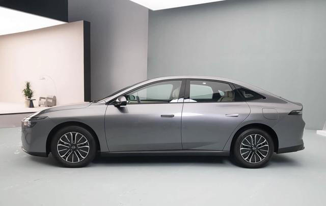 东风日产N6将于12月1日上市,6种车色可选,纯电续航180公里 东风日产N6将于12月1日上市,6种车色可选,纯电续航180公里