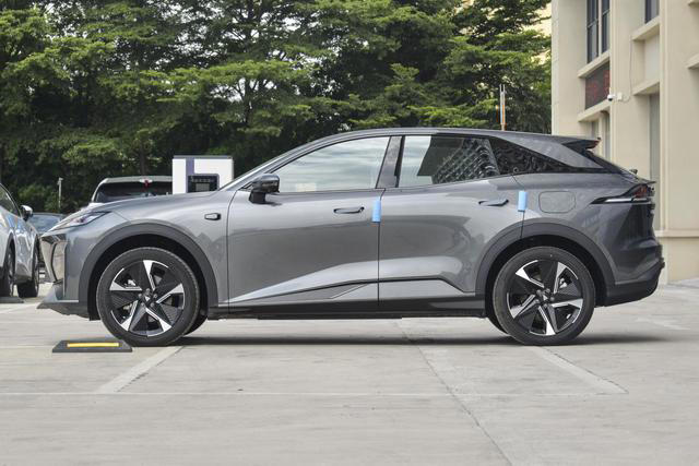 百公里7.6秒加速、续航1040km，这款车太适合家用！