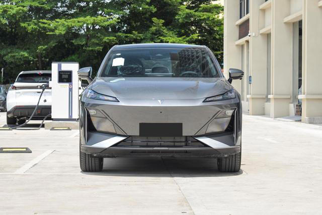 百公里7.6秒加速、续航1040km，这款车太适合家用！