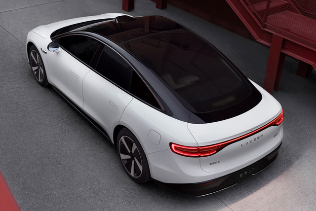 智界S7定位中大型车