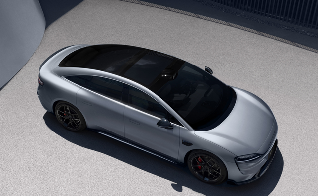 智界S7定位中大型车