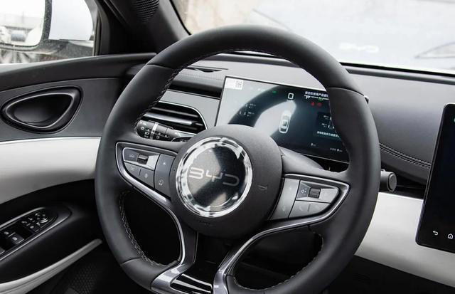 10万级选择纯电家轿，零跑B01为什么比海豹06EV更值得考虑？