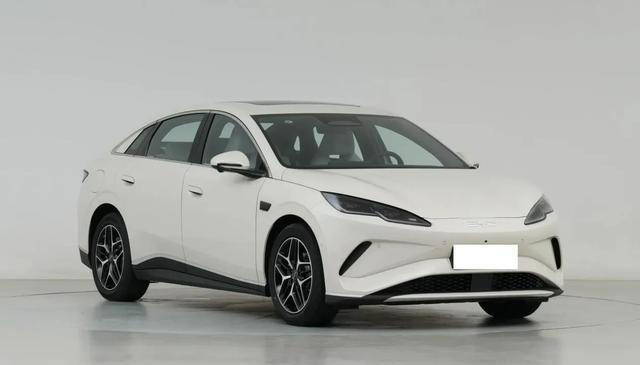 10万级选择纯电家轿，零跑B01为什么比海豹06EV更值得考虑？