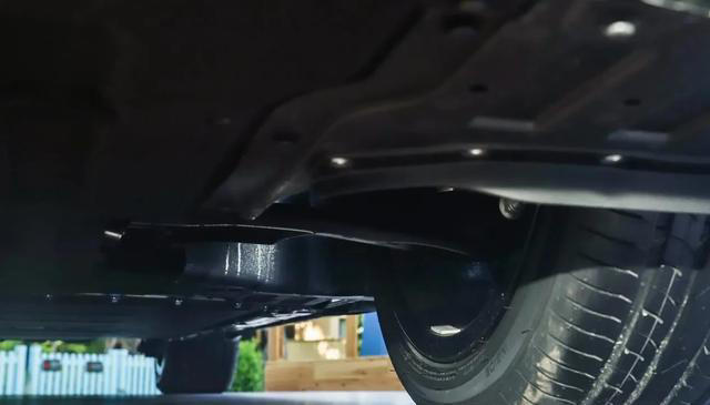 10万级选择纯电家轿，零跑B01为什么比海豹06EV更值得考虑？