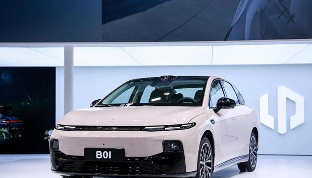 10万级选择纯电家轿，零跑B01为什么比海豹06EV更值得考虑？