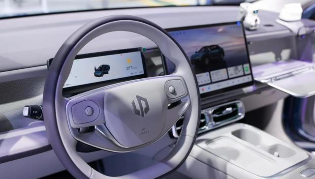 10万级选择纯电家轿，零跑B01为什么比海豹06EV更值得考虑？