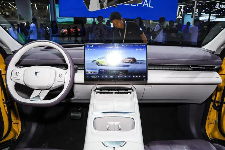 售价15.69-17.39万元全新深蓝S07