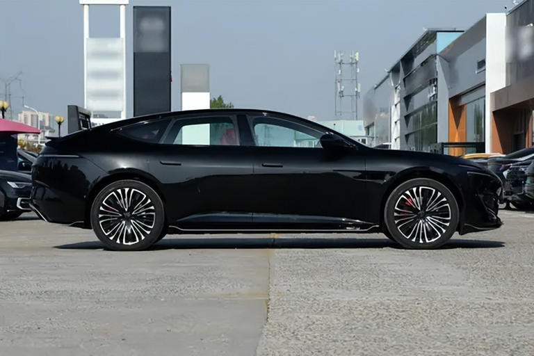 四激光雷达+356km纯电续航,多项升级配置竞争力十足 四激光雷达+356km纯电续航,多项升级配置竞争力十足