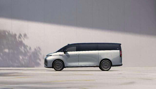 吉利银河V900首搭超级AI增程技术,准备重塑新能源MPV市场格局 吉利银河V900首搭超级AI增程技术,准备重塑新能源MPV市场格局