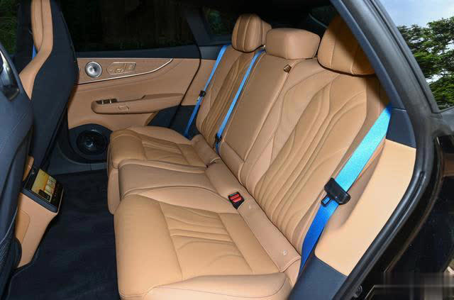 全新极氪001上市,新增标配千里浩瀚H7,动力续航双提升 全新极氪001上市,新增标配千里浩瀚H7,动力续航双提升