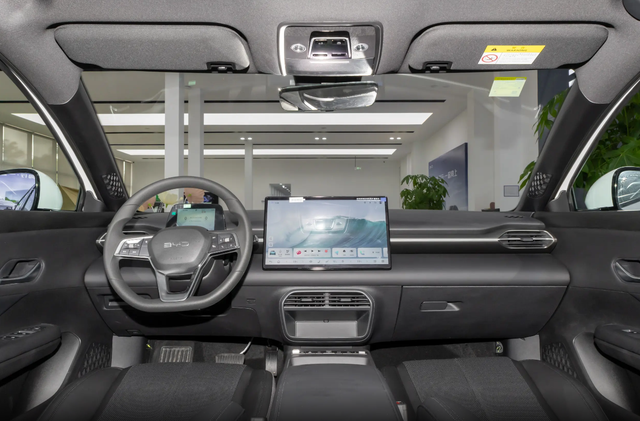 定位纯电中型车，比亚迪e7最高续航达520公里