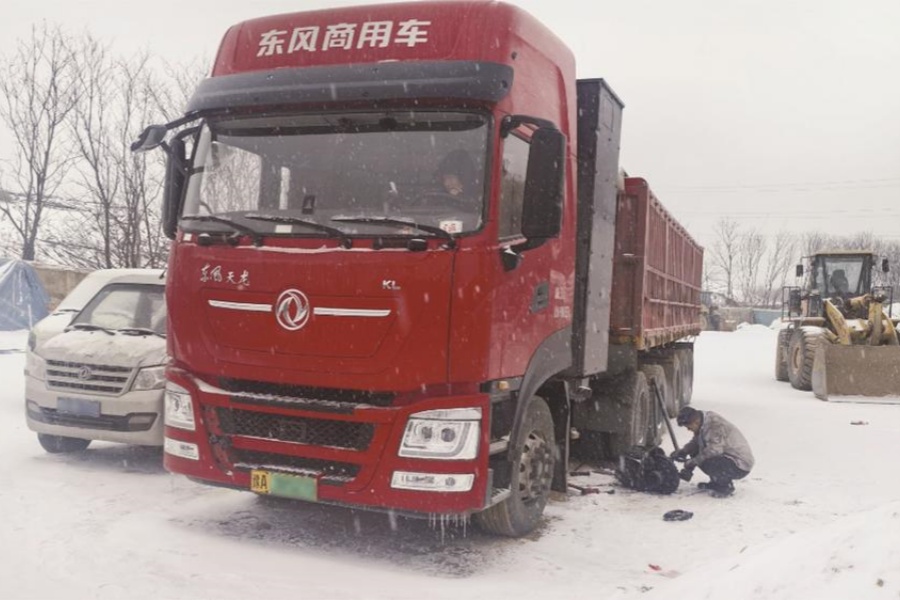 冒雪救援诠释“客户至上”