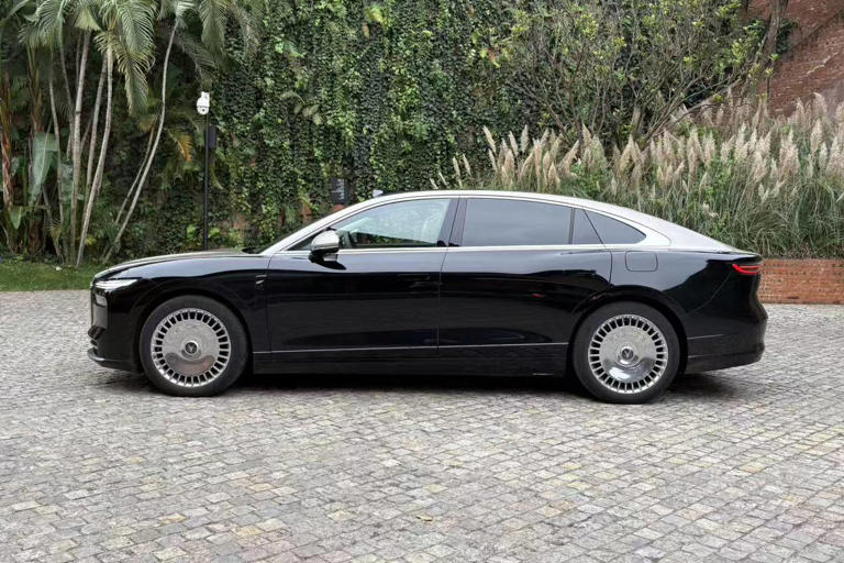 岚图追光L上市:800V架构加持 豪华配置与智能驾驶助力中高端市场 岚图追光L上市:800V架构加持豪华配置与智能驾驶助力中高端市场