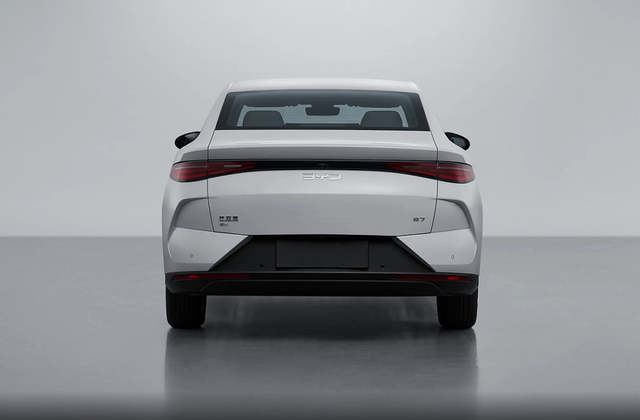 定位纯电中型车，比亚迪e7最高续航达520公里