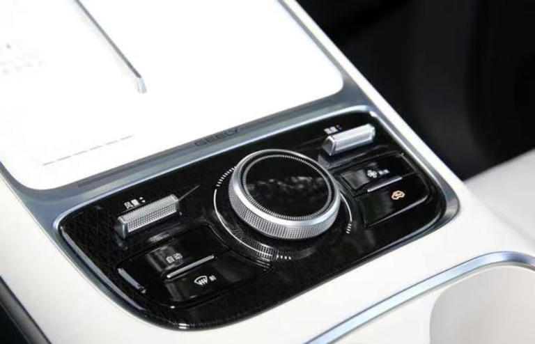 2026款银河星舰7EM-i：混动SUV市场进入「智与效」双维竞争新阶段