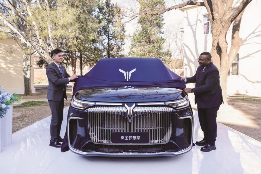 岚图梦想家成为赞比亚驻华大使馆官方工作用车