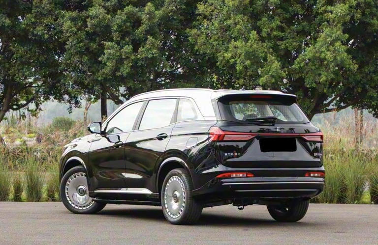 新一代蓝电E5 PLUS将于12月3日上市,续航提升,新增自适应悬架 新一代蓝电E5PLUS将于12月3日上市,续航提升,新增自适应悬架