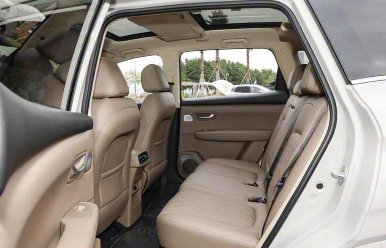 新一代蓝电E5 PLUS将于12月3日上市,续航提升,新增自适应悬架 新一代蓝电E5PLUS将于12月3日上市,续航提升,新增自适应悬架