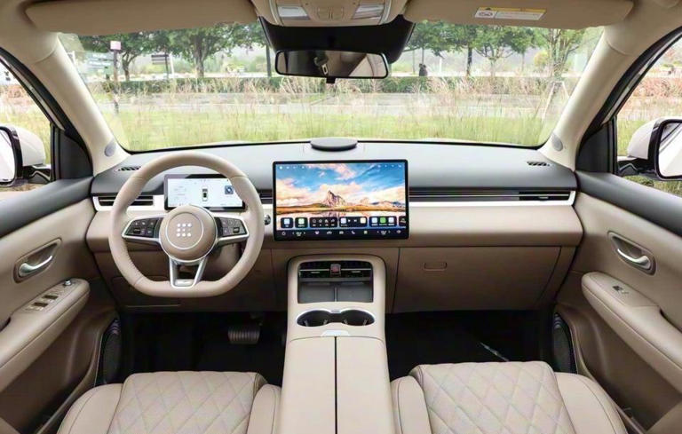 新一代蓝电E5 PLUS将于12月3日上市,续航提升,新增自适应悬架 新一代蓝电E5PLUS将于12月3日上市,续航提升,新增自适应悬架