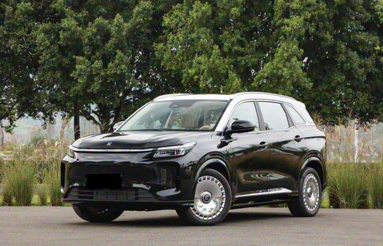 新一代蓝电E5 PLUS将于12月3日上市,续航提升,新增自适应悬架 新一代蓝电E5PLUS将于12月3日上市,续航提升,新增自适应悬架