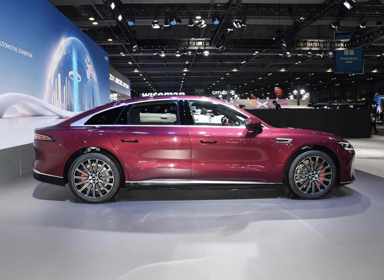 国产旗舰四座轿车，1.5T插混配激光雷达与NOA辅助