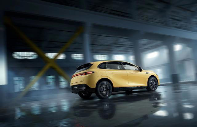 又要排队买零跑了！605km续航+宁德时代，顶配才12.18万，厚道