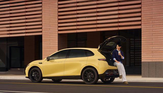 又要排队买零跑了！605km续航+宁德时代，顶配才12.18万，厚道