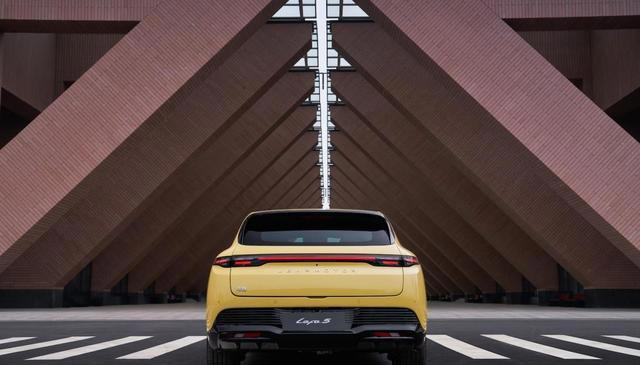 又要排队买零跑了！605km续航+宁德时代，顶配才12.18万，厚道