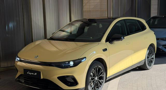 又要排队买零跑了！605km续航+宁德时代，顶配才12.18万，厚道