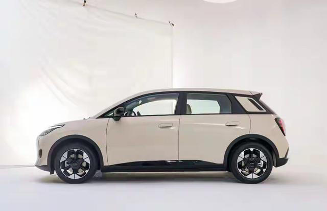 6万多买电车,多花1000元换安全值不值?埃安UT和MG4真实对比来了 6万多买电车,多花1000元换安全值不值?埃安UT和MG4真实对比来了