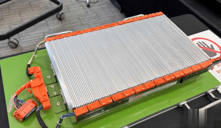 丰田首款固态电池EV最快2027年亮相！