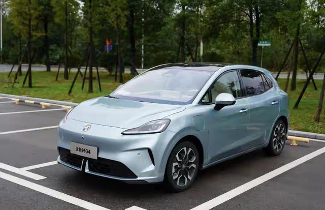 6万多买电车,多花1000元换安全值不值?埃安UT和MG4真实对比来了 6万多买电车,多花1000元换安全值不值?埃安UT和MG4真实对比来了