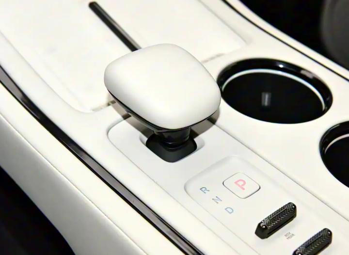 33.49万起！增程SUV极石ADAMAS正式上市