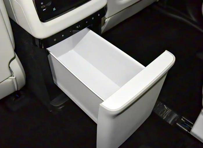 33.49万起！增程SUV极石ADAMAS正式上市