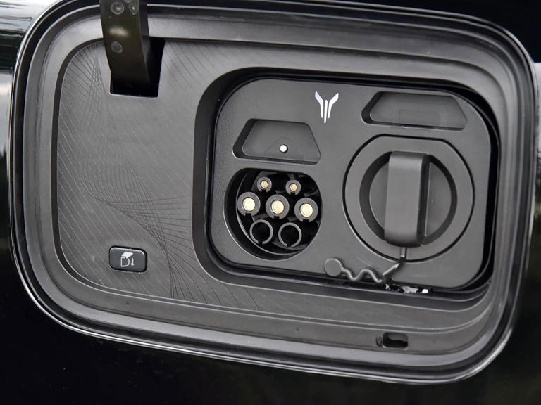 岚图追光L10号登场!车长5125mm配华为ADS4，性能续航亮点多