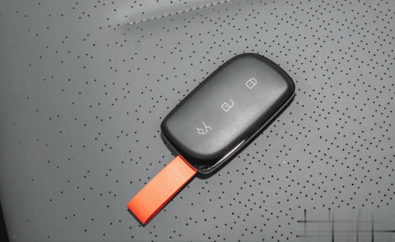 纯电续航530公里,配4.5C充电倍率,领克Z20实力几何 纯电续航530公里,配4.5C充电倍率,领克Z20实力几何