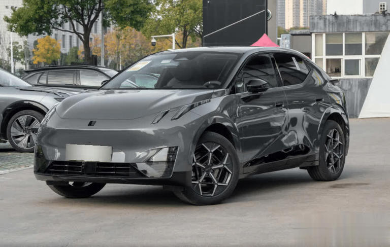 纯电续航530公里,配4.5C充电倍率,领克Z20实力几何 纯电续航530公里,配4.5C充电倍率,领克Z20实力几何